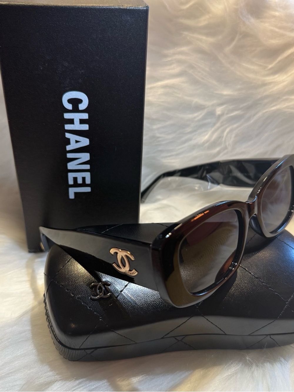 CHANEL Brown Tortoiseshell Oval Sunglasses with Gradient Lenses - Picture 2 of 2